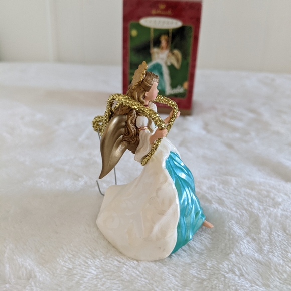 Barbie "Angel of Joy" Hallmark Keepsake Ornament - Picture 4 of 5